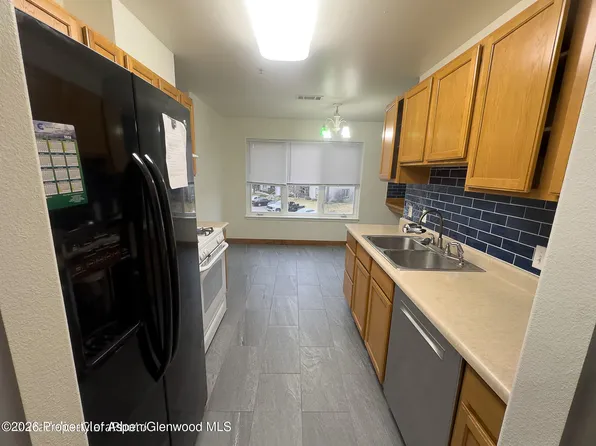 790 Castle Valley Blvd APT L, New Castle, CO 81647
