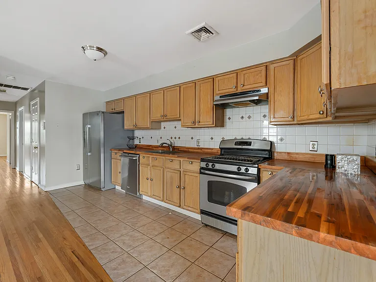244 Clark Pl #2 — Photo 4