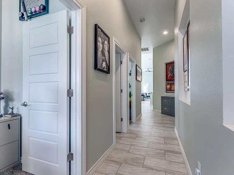 127 Katy Post — Photo 19