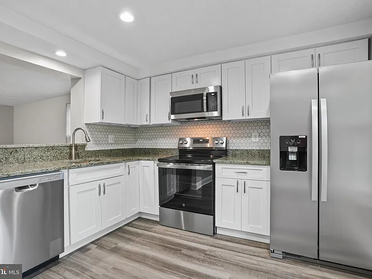 10506 Lime Tree Way — Photo 13