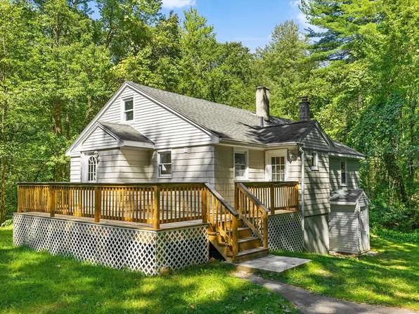 257 Pine St, Leicester, MA 01524