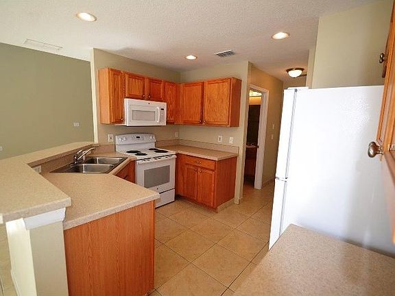 3rd image of 2410 Knightsbridge Blvd