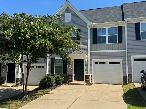 4 Englefield Dr, Fountain Inn, SC 29644