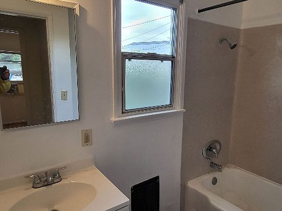 5th image of 2612-20 W Wyoming Ave #2612