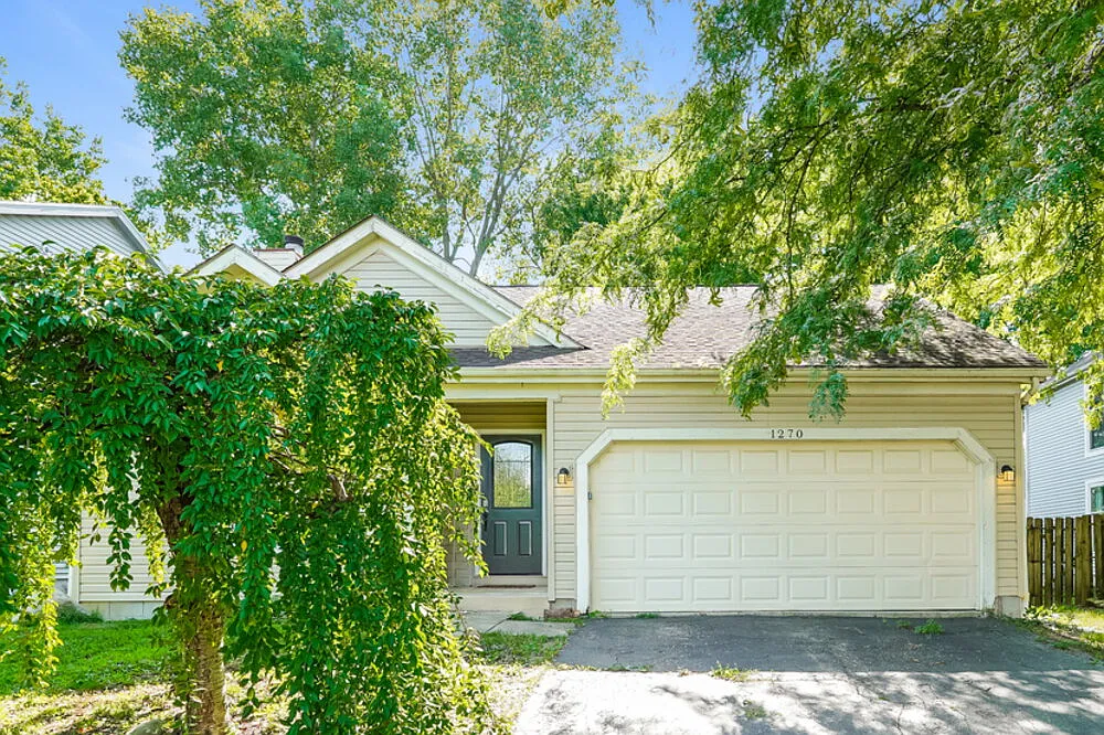 3 bed, 1.0 bath, 1186 sqft, $2,015 — Photo 1