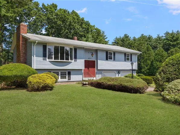 49 Magnolia Ln, Coventry, RI 02816