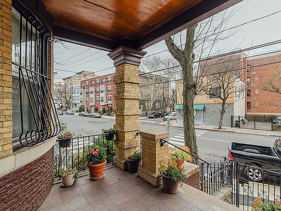 4th image of 285 Palisade Ave