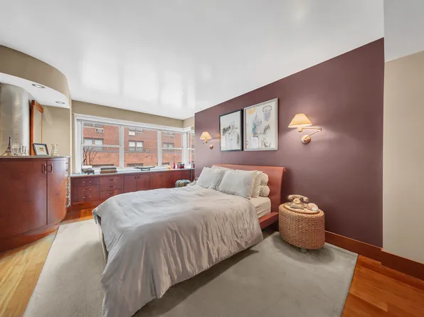 211 East 53rd Street image 4 of 7