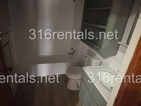 4th image of 905 E 8th St