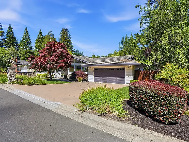 260 Corliss Dr — Photo 17