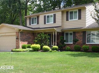 2204 Michele Dr, Troy, MI 48085