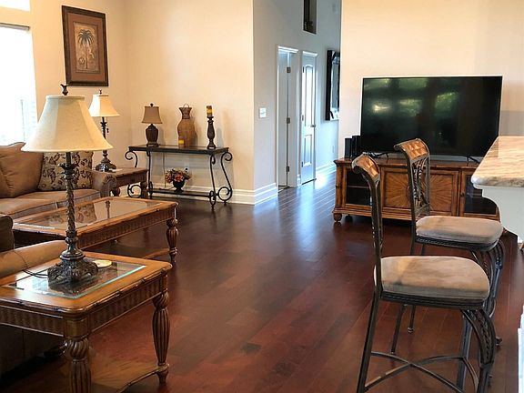 4th image of 866 Brenda Pl.