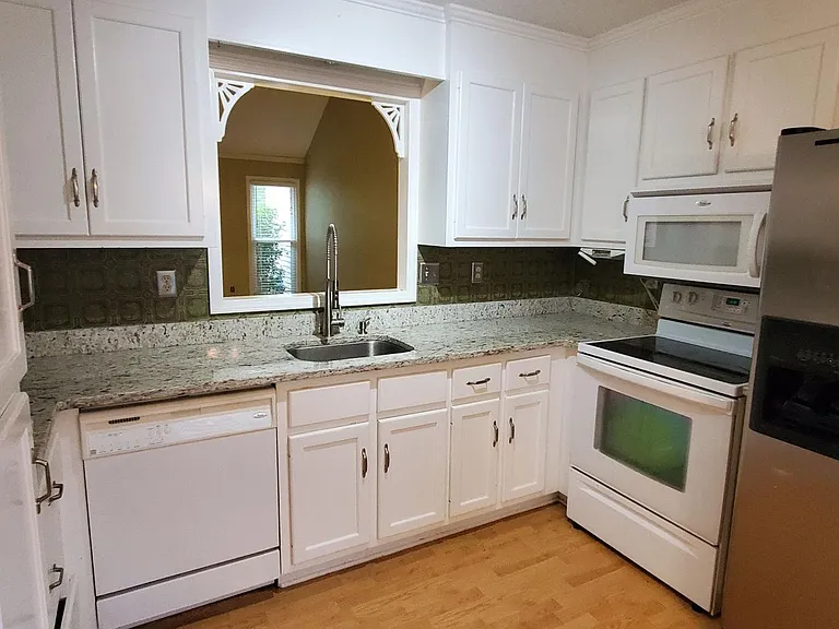 309 Angie Dr — Photo 4