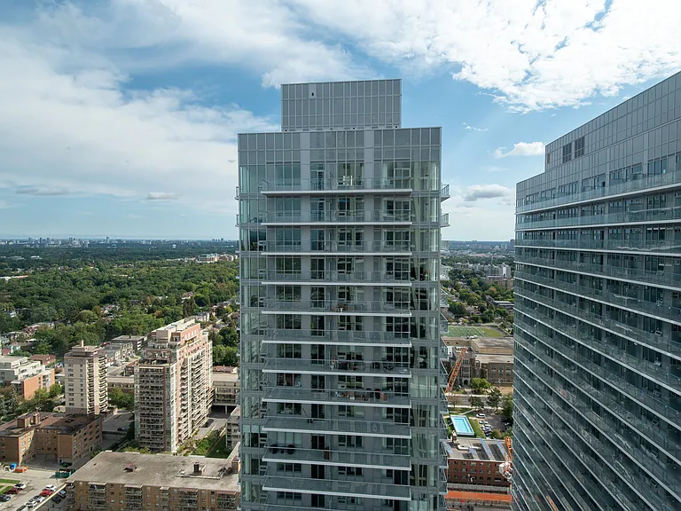 200 Redpath Ave — Photo 97
