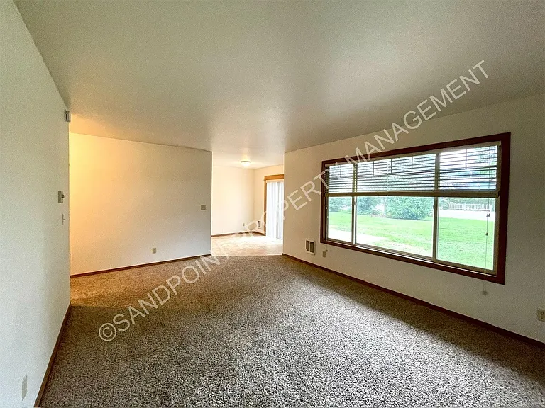 910 N Division Ave #208 — Photo 12