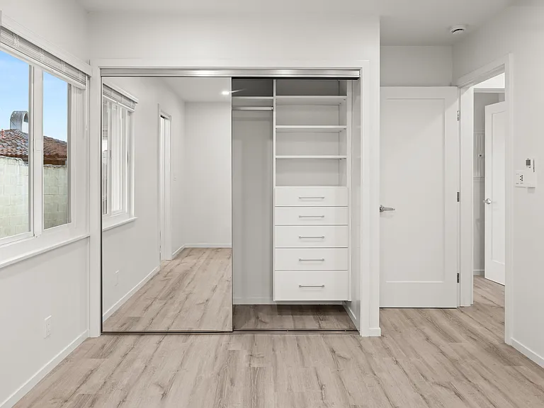 103 W Calle Crespis #C — Photo 10