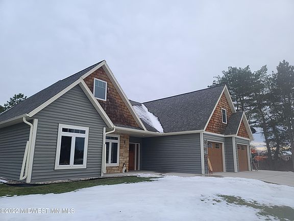 4th image of 885 Balsam Blvd
