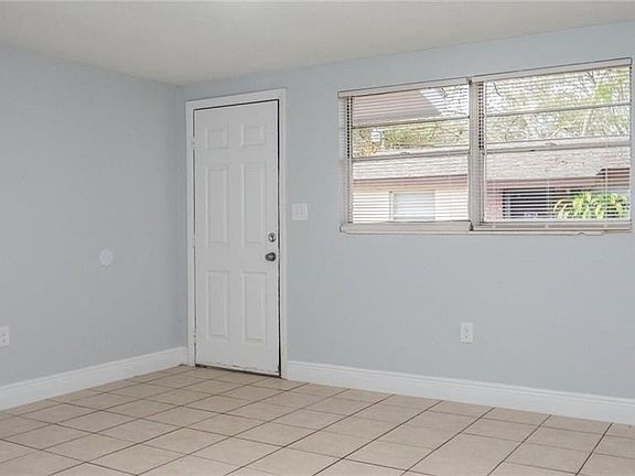 3rd image of 9416 Greystone Rd Unit A