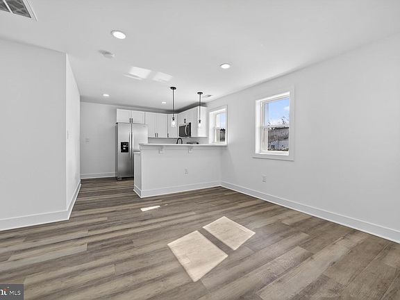 2nd image of 4312 Vine St