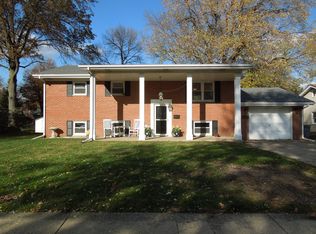 2211 Warwick Dr, Springfield, IL 62704