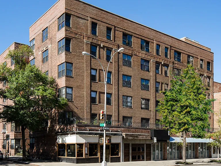 245 E 11th St #3C — Photo 1