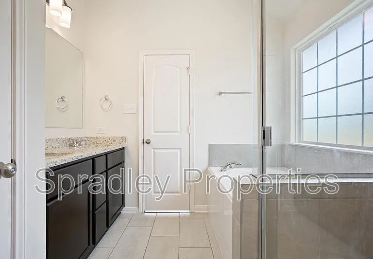 1925 Bayou Wood Ln — Photo 16