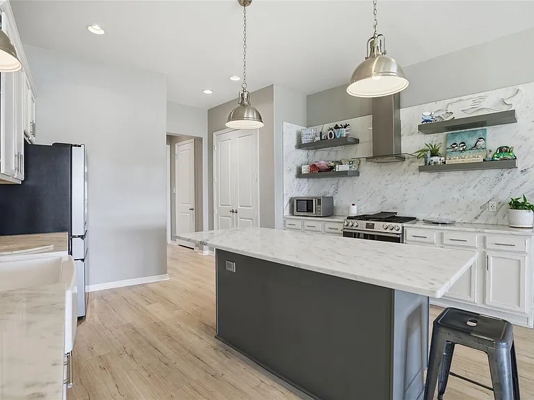 709 N Bayshore Dr — Photo 11