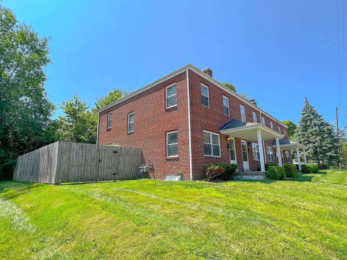 2883-2889 Wicklow Rd. — Photo 2