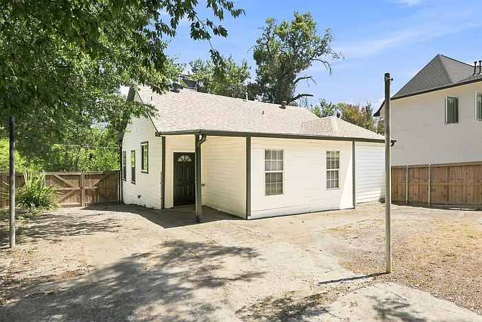 823 Havendon Cir — Photo 14