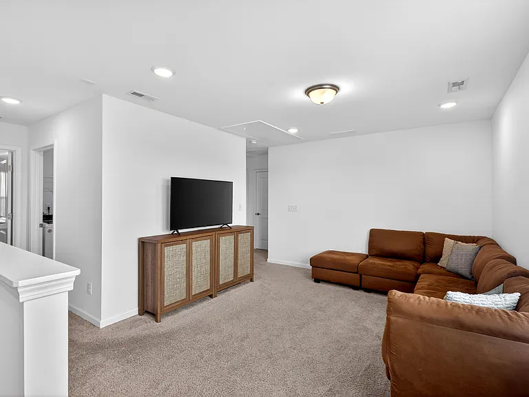 3912 Sadie St — Photo 15
