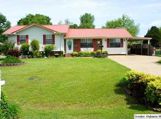 607 Lakewood Dr, Weaver, AL 36277