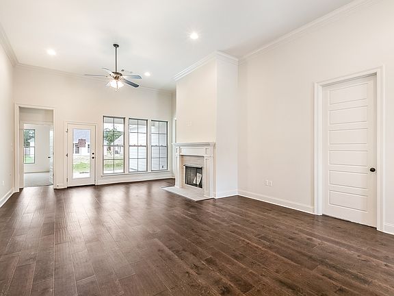 3rd image of 43327 Meadow Grove Dr