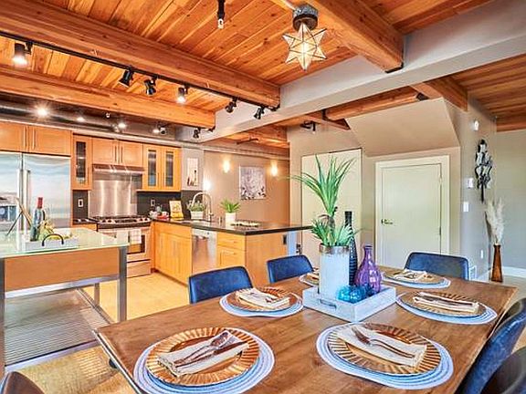 5th image of 530 Broadway E APT 127