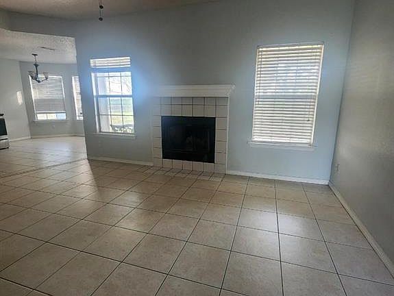 3rd image of 117 Howland Ln #117
