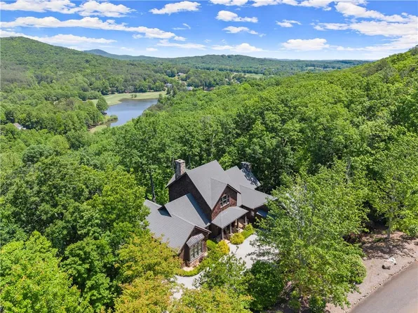 371 Orchard Hills Dr, Clarkesville, GA 30523