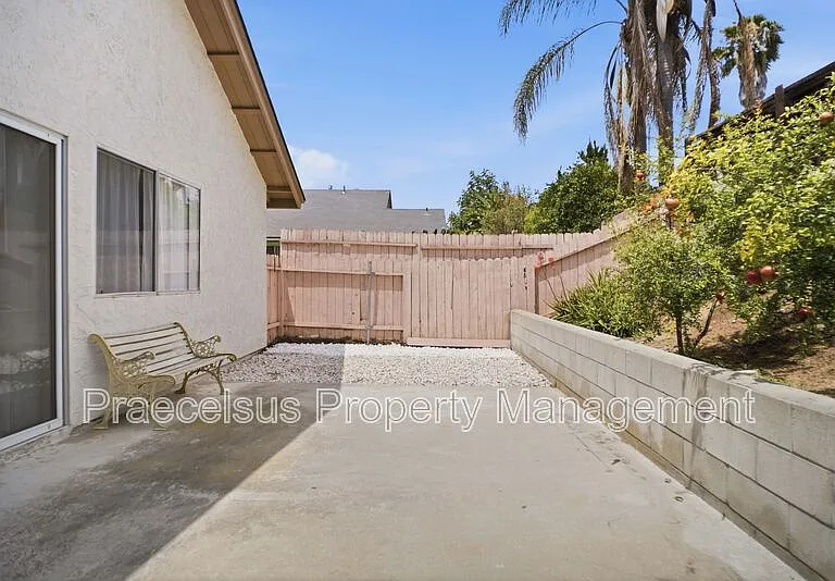 631 Hampshire Ln — Photo 21