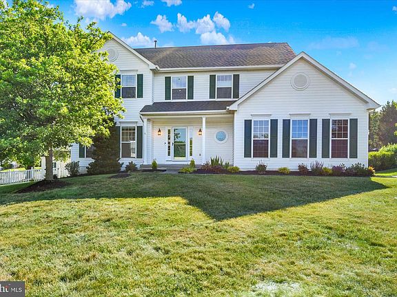 2nd image of 852 Mayfair Way