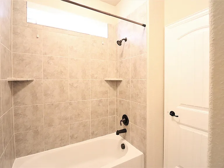 5070 Kerstyn Dr — Photo 32