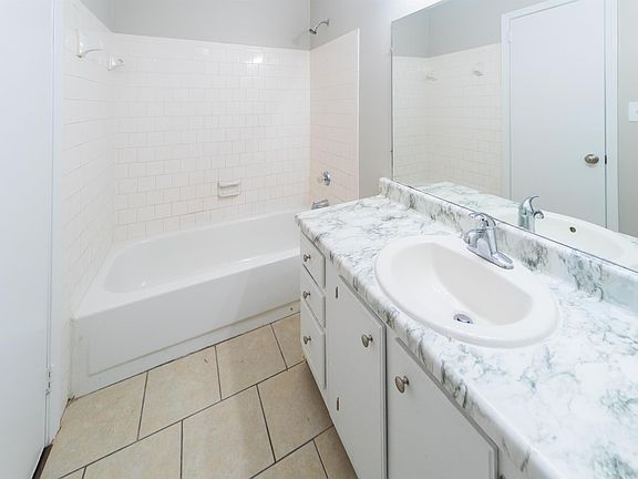 5th image of 406 Skyview Dr APT K