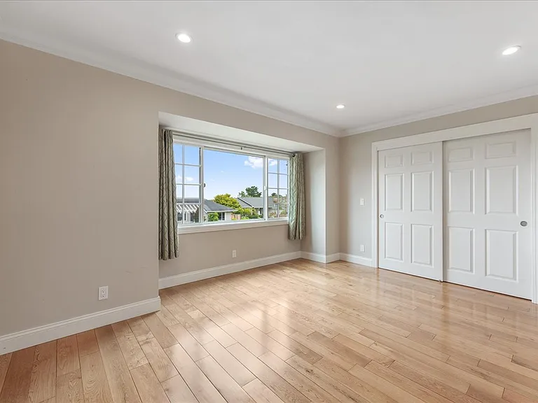 2740 Saint James Rd — Photo 27