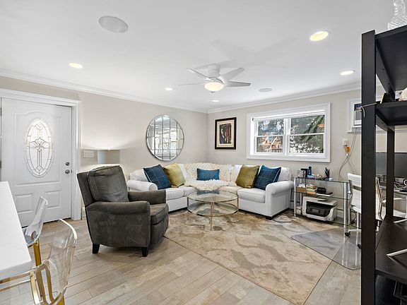 2nd image of 294 Julianne Ter Floor 1