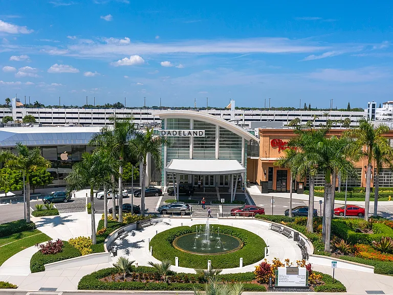 Motion at Dadeland — Photo 73