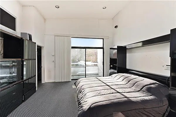 Sold by Exclusive Properties Sotheby's International Realty | media 9