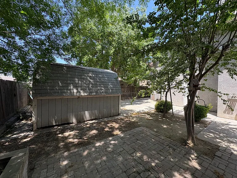 703 W Russell Ave — Photo 37