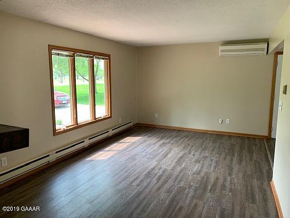 5th image of 940 Country Club Dr SW