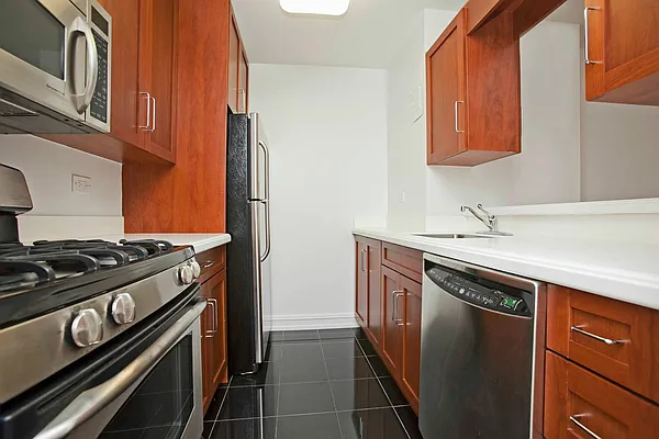 Rented by Keller Williams NYC | media 16