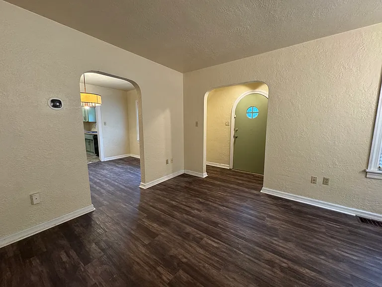 1048 Wilmington Ave — Photo 11