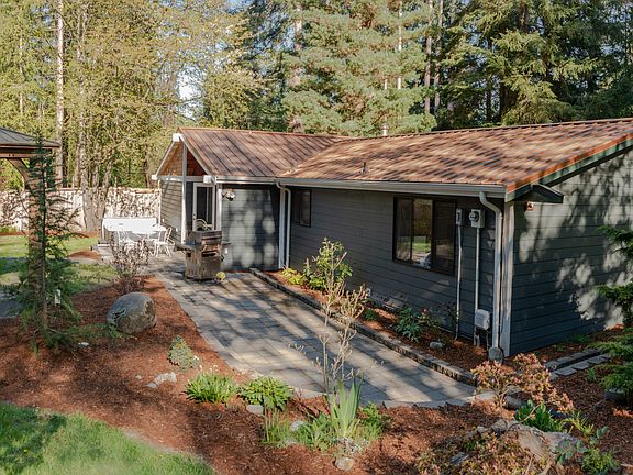 3rd image of 12232 Katherine Pl NE