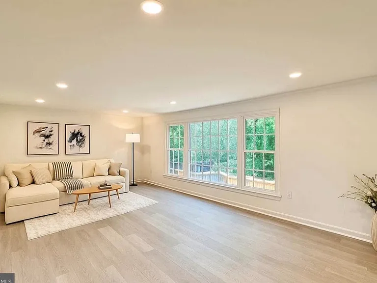 7950 Central Park Cir — Photo 8