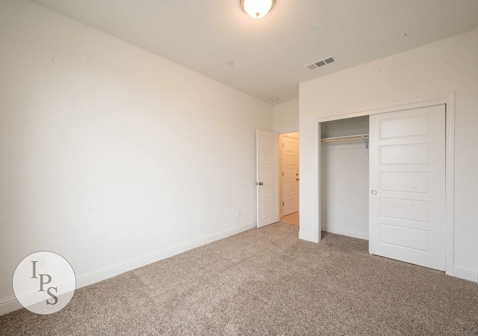 2022 South/East Fresno Home, 4BR/2BA - Lots of Amenities! — Photo 4